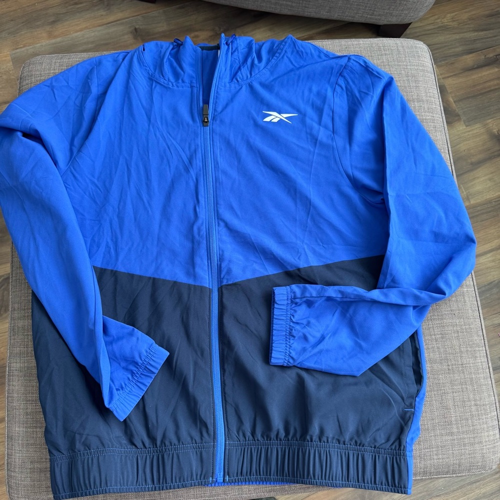 Reebok Men’s Blue & Navy Zip Hooded Windbreaker Sz m NWT